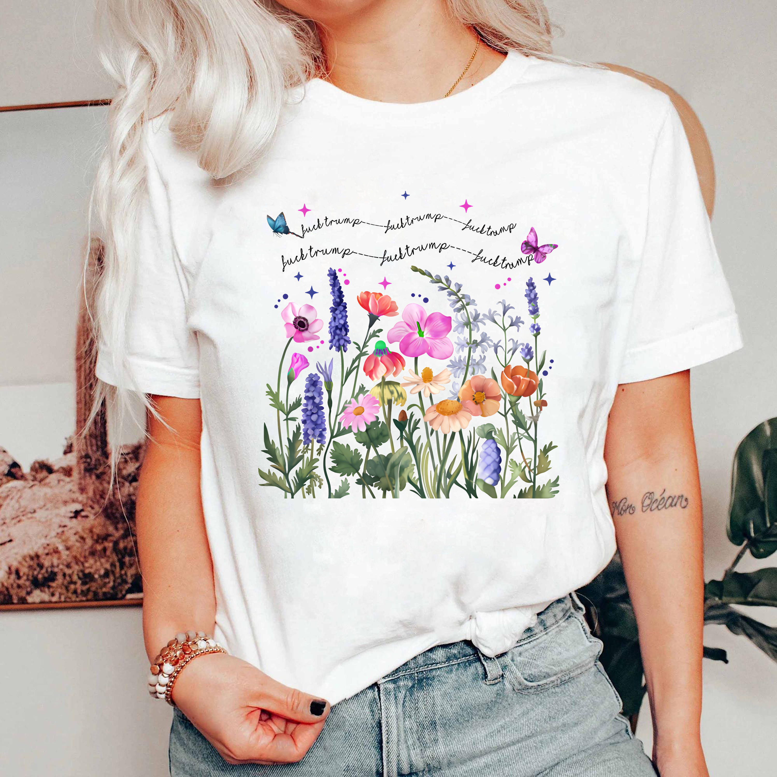 Wildflower Shirt Quote, In a World Full of Roses Be a Wildflower Tee, Floral Graphic T-Shirt, Nature Lover Gift, Garden Shirt
