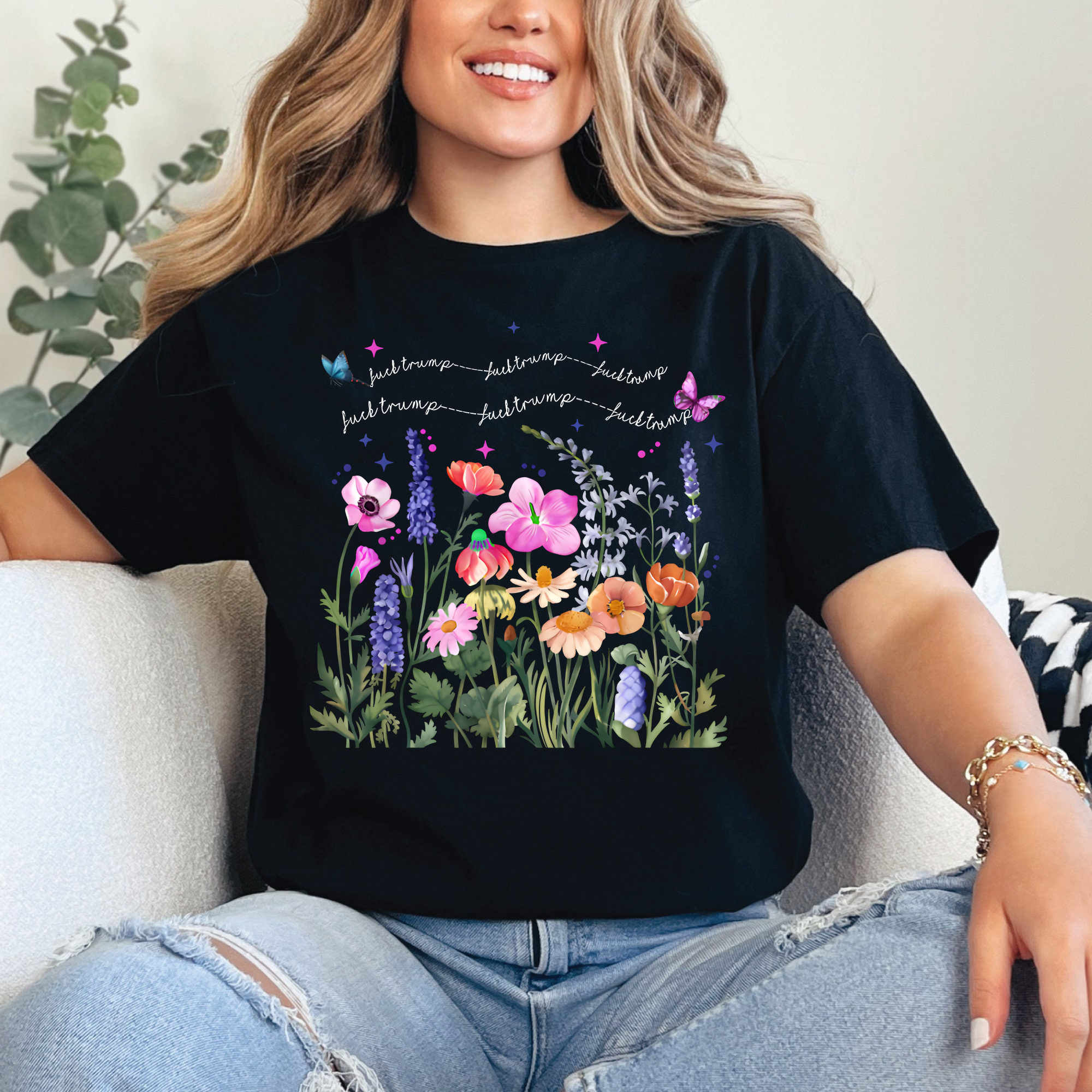Wildflower Shirt Quote, In a World Full of Roses Be a Wildflower Tee, Floral Graphic T-Shirt, Nature Lover Gift, Garden Shirt