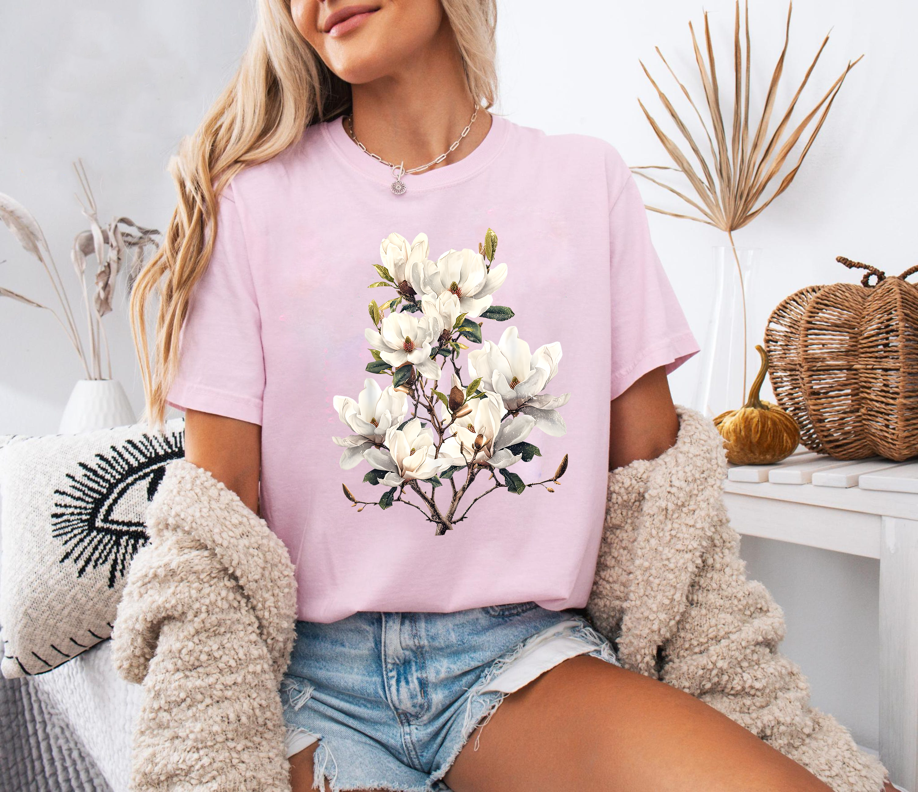 Vintage Magnolia Shirt, Botanical Flower Tee, Southern Magnolia Graphic T-Shirt, Nature Lover Top, Aesthetic Floral Shirt