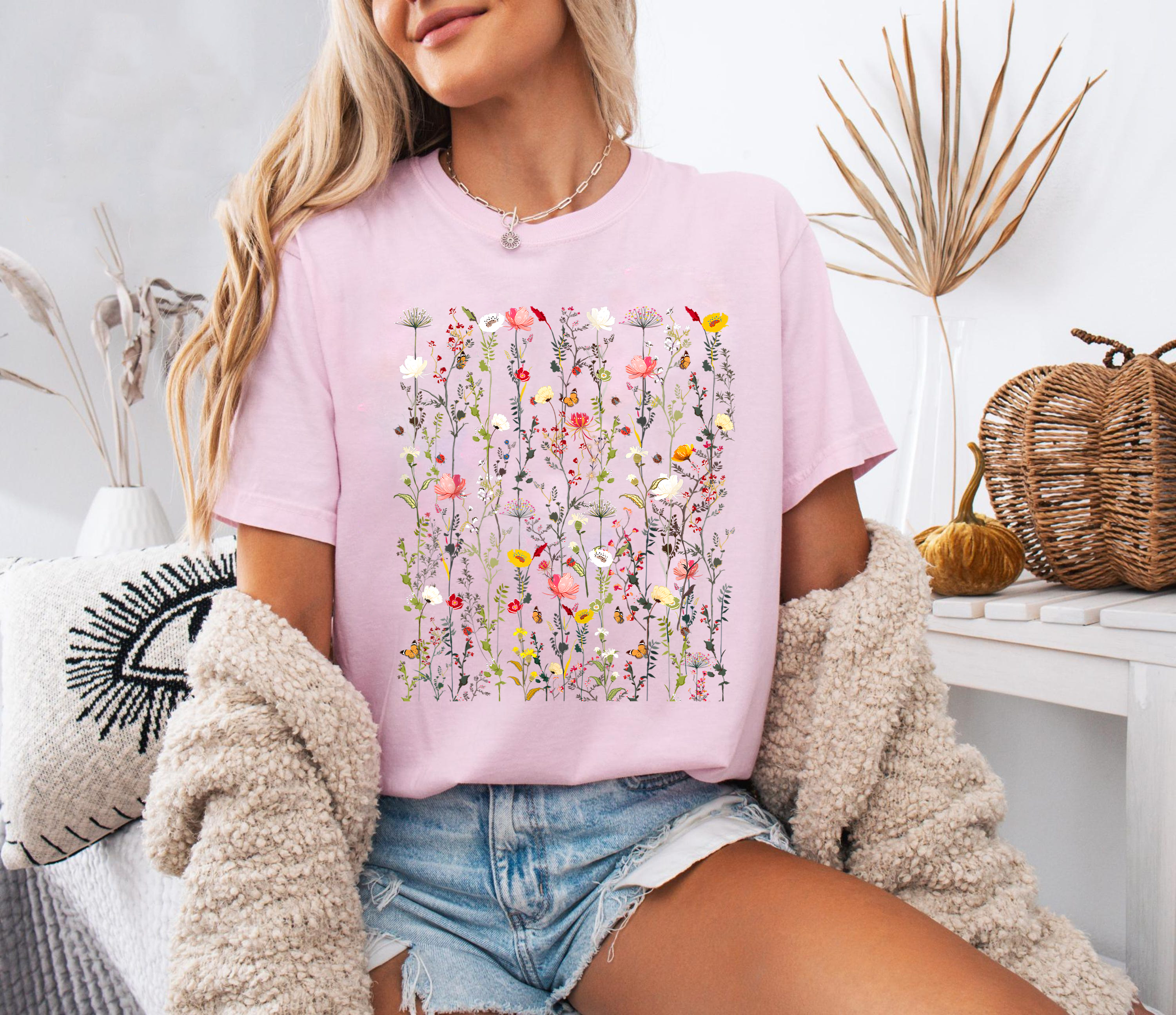 Vintage Chamomile Shirt, Daisy Wildflower Tee, Herbal Flower Graphic T-Shirt, Botanical Illustration Top, Aesthetic Floral Shirt