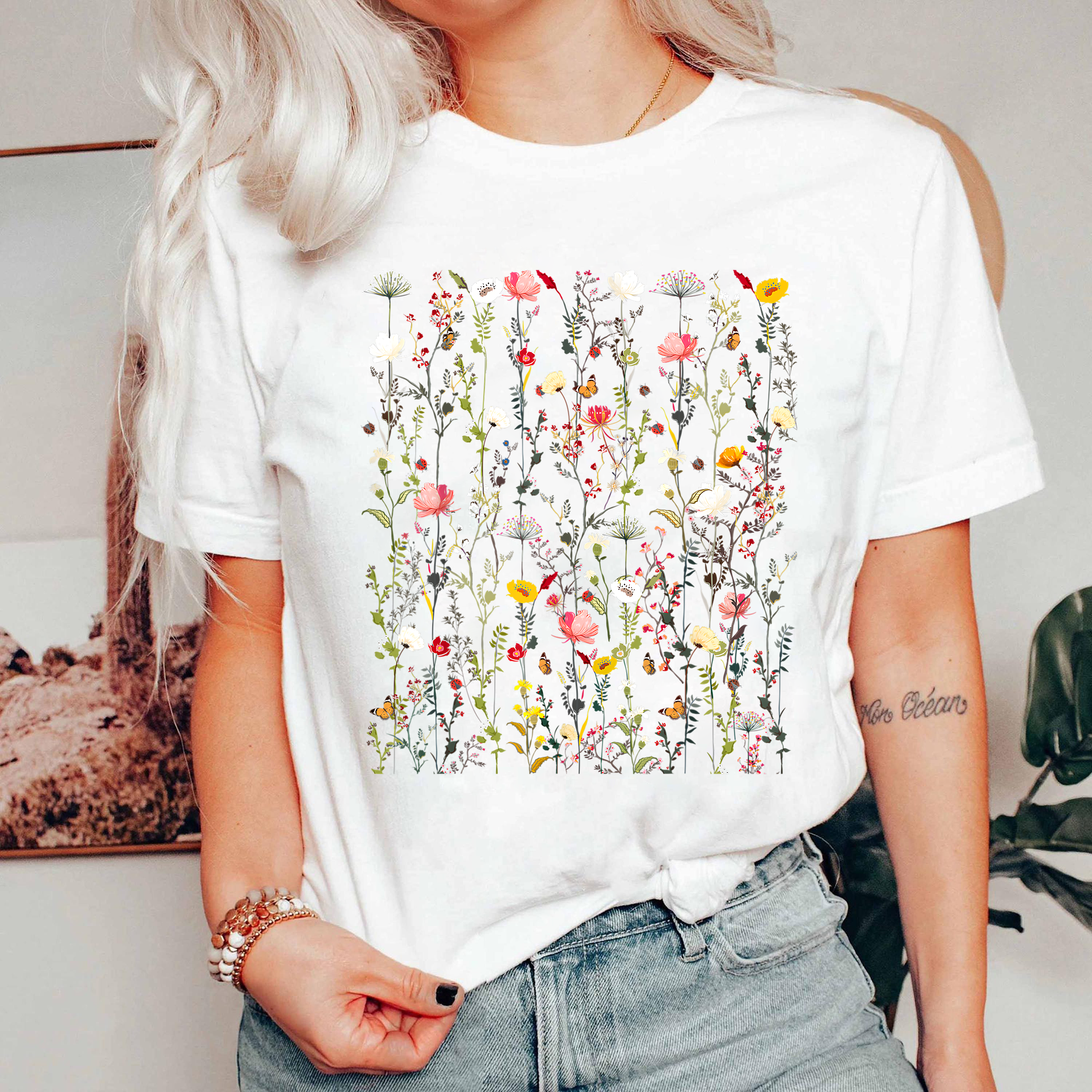 Vintage Chamomile Shirt, Daisy Wildflower Tee, Herbal Flower Graphic T-Shirt, Botanical Illustration Top, Aesthetic Floral Shirt