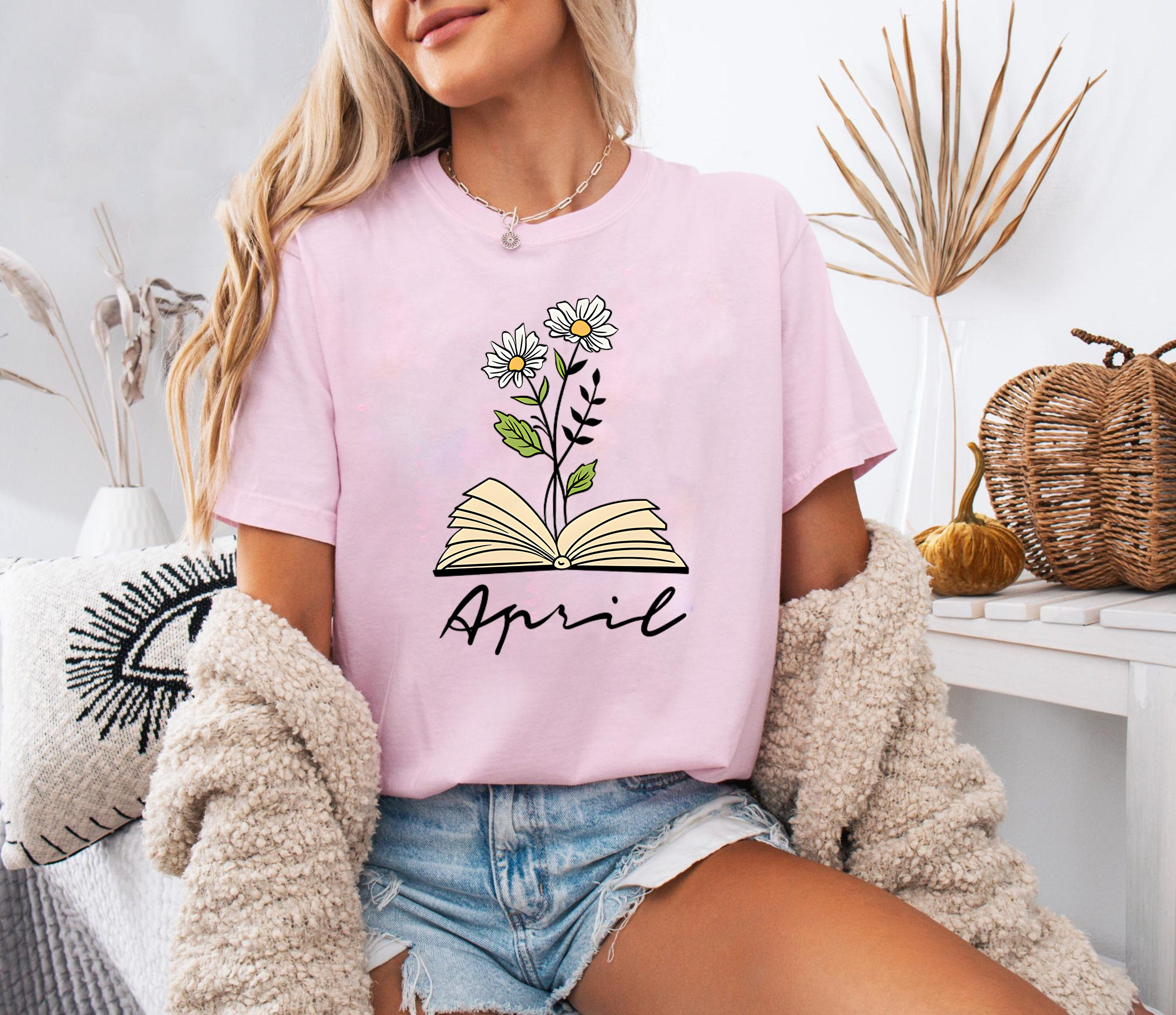 Daisy Flower Book Shirt, Teacher Reading Shirt, Floral Graphic Tee, Book Lover Gift T-Shirt, Botanical Literary Shirt