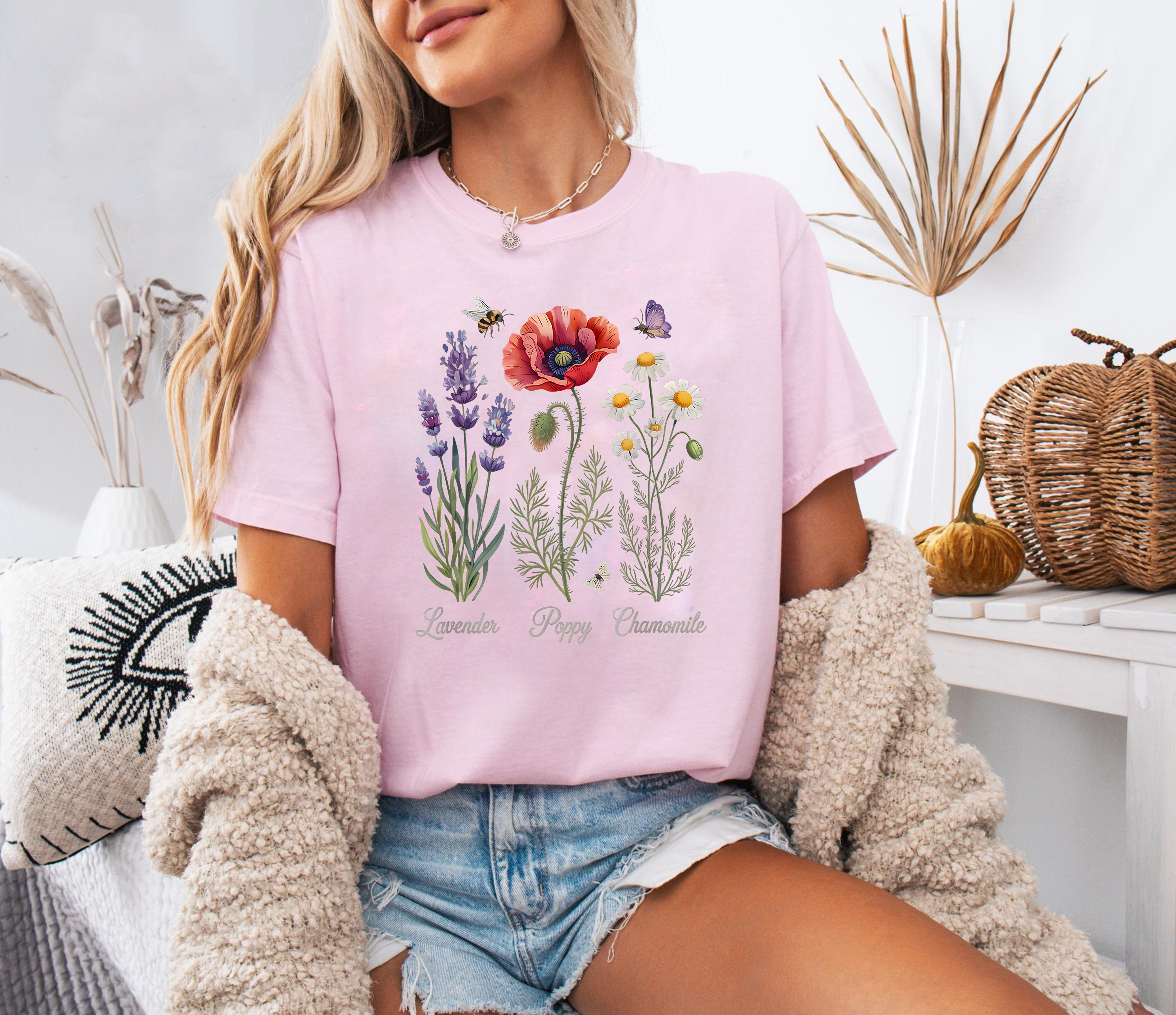 Vintage Lavender Shirt, Botanical Herb Tee, Purple Flower Graphic T-Shirt, Cottagecore Aesthetic Top, Retro Floral Shirt