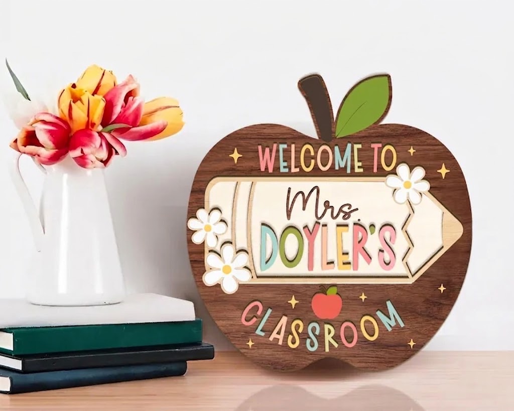 Personalized Apple Teacher Name Door Sign, 3D Welcome Door Hanger, Back to School Classroom Decor, Teacher Appreciation Gifts, Teacher Gift. DHPETAL01