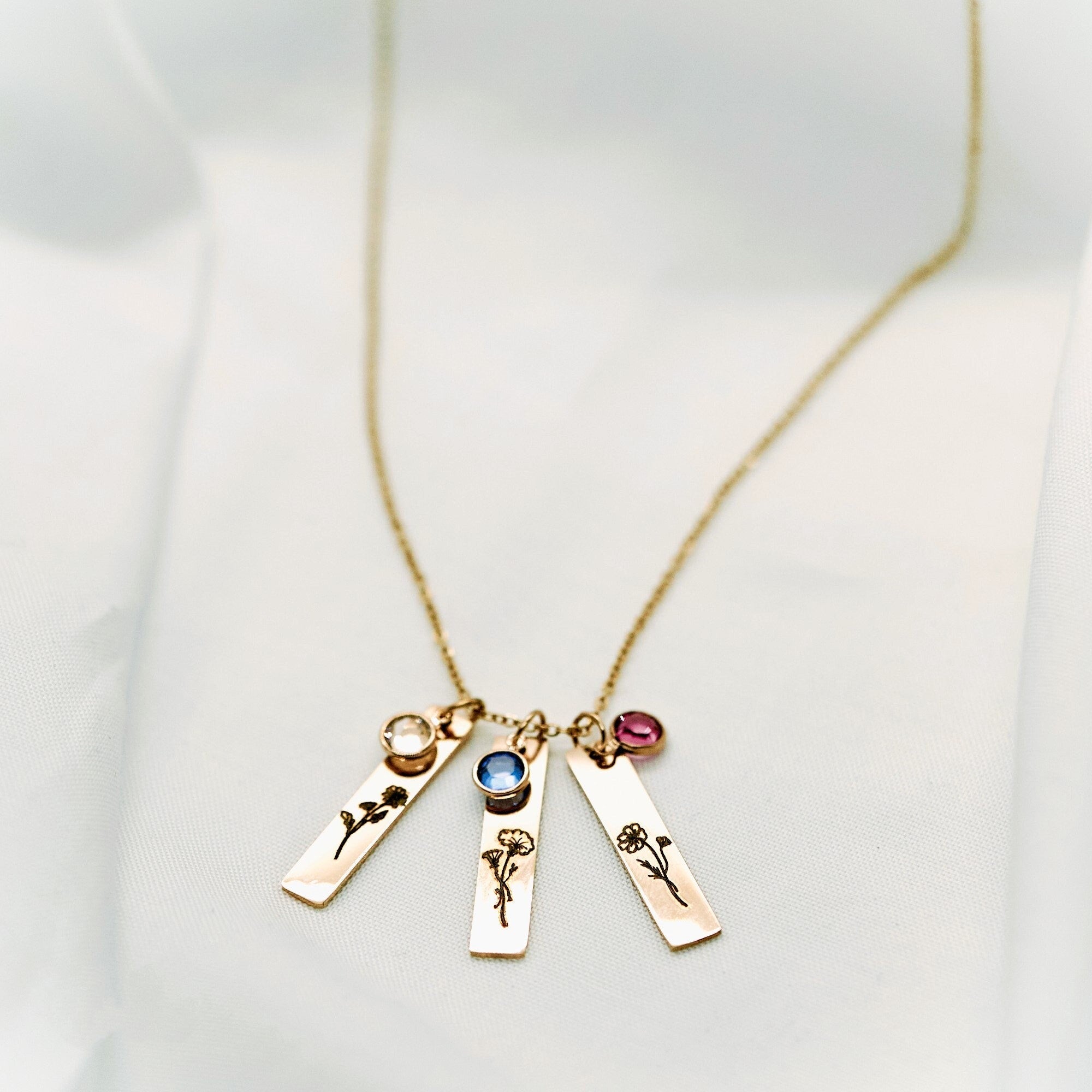 Unique Birth Flower and Birthstone Necklace, Personalized Birthday Gift for Mom, Floral and Stone Jewelry, Christmas Gifts for Her