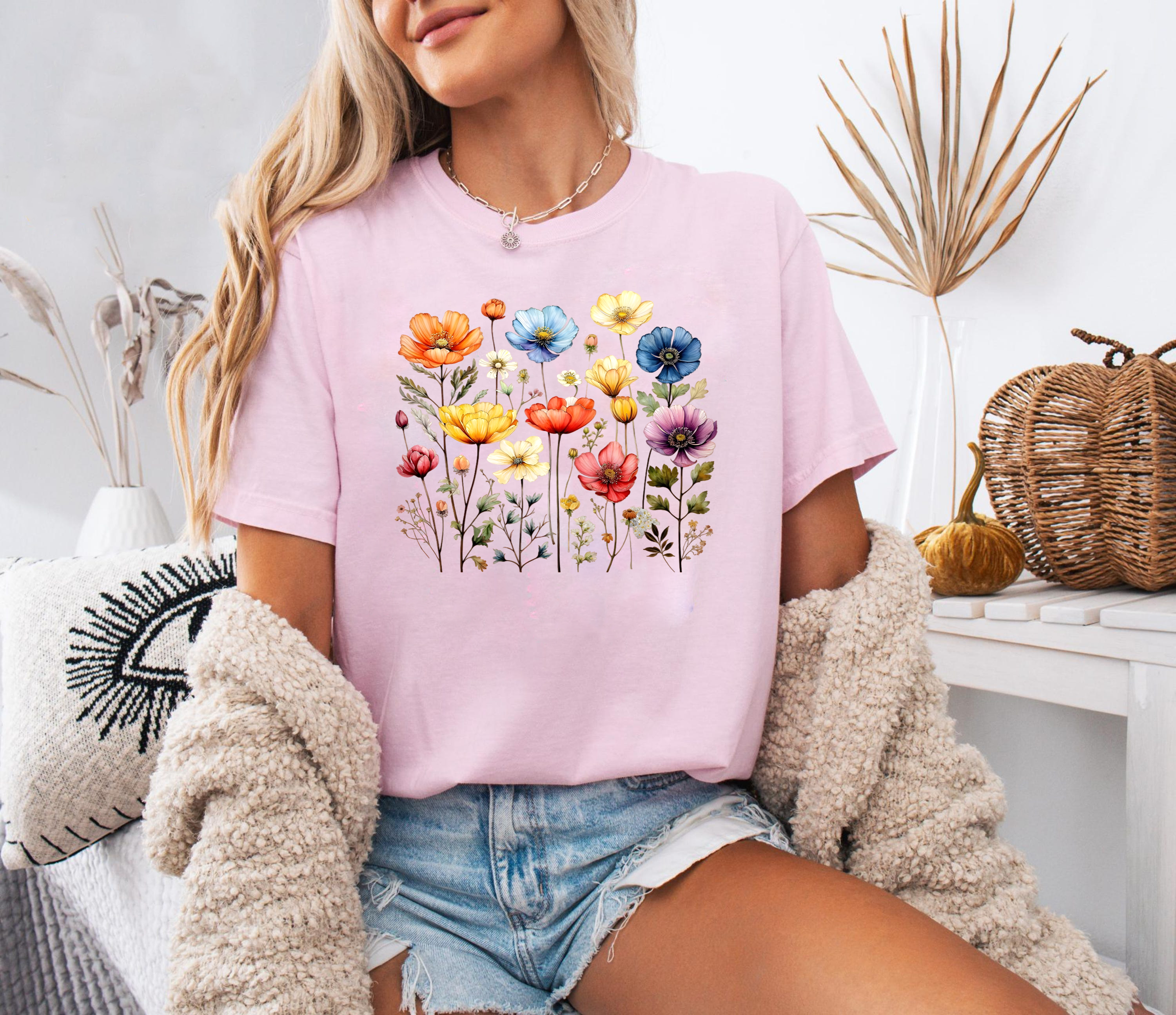 Vintage Wildflower Shirt, Artistic Floral Tee, Retro Botanical Shirt, Soft Color Flower Tee, Cottagecore T-Shirt, Gift For Her