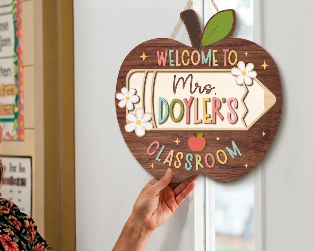 Personalized Apple Teacher Name Door Sign, 3D Welcome Door Hanger, Back to School Classroom Decor, Teacher Appreciation Gifts, Teacher Gift. DHPETAL01