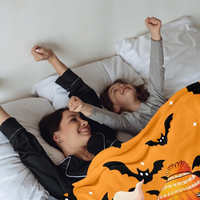 Custom Cute Ghost Halloween Blanket, Personalized Name Spooky Throw Blanket for Women Men, Halloween Boo Gift for Him Her Kids Boys Girls. BLKPETAL1