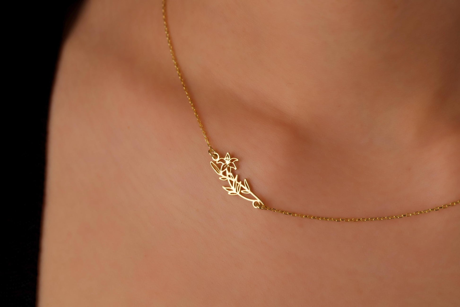 Birth Flower Necklace, Delicate Gold Floral Pendant, Personalized Minimalist Jewelry Gift for Women
