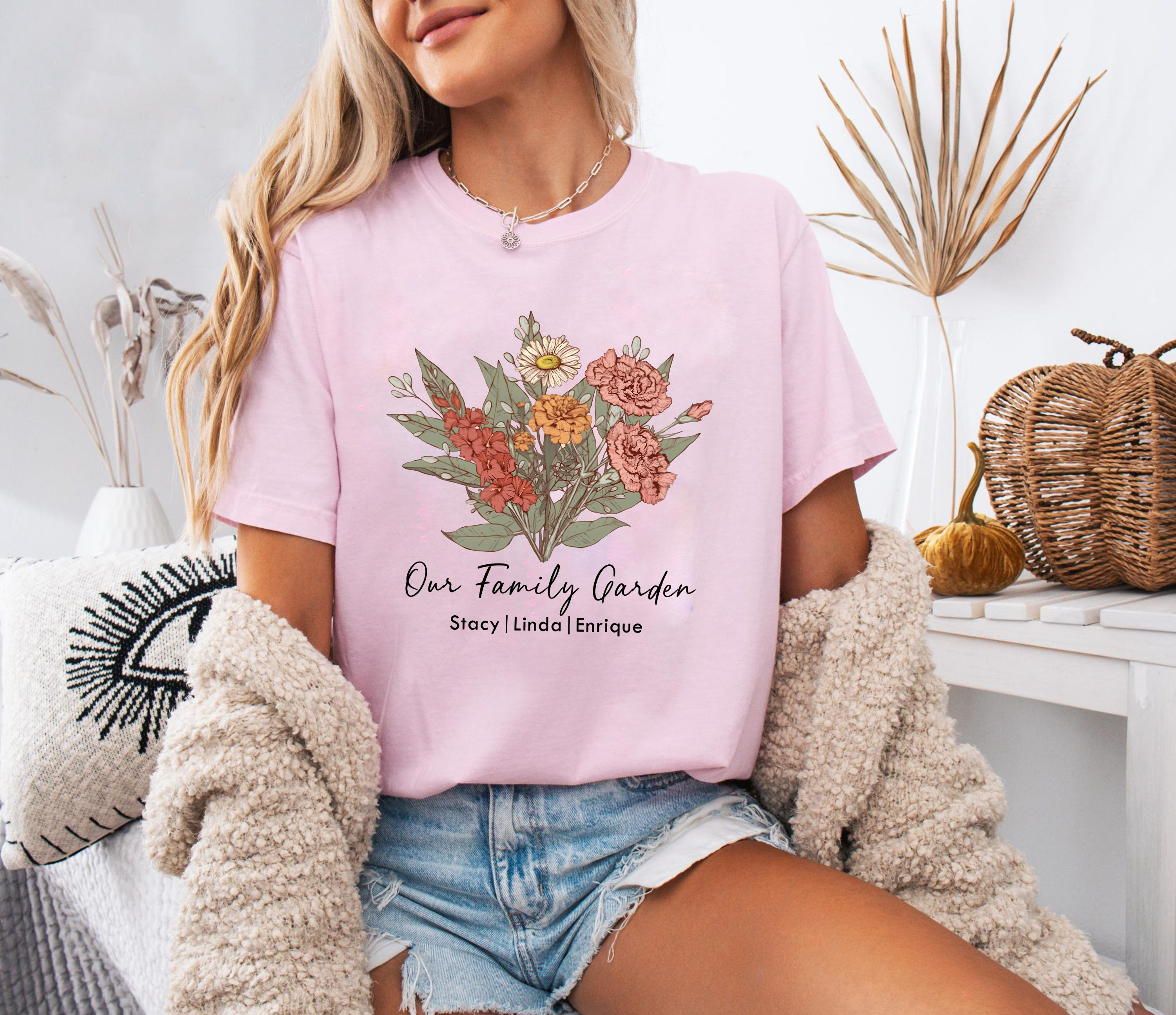 Personalized Family Garden Shirt, Custom Flower Name Tee, Floral Gift for Mom, Vintage Botanical T-Shirt, Family Name Shirt