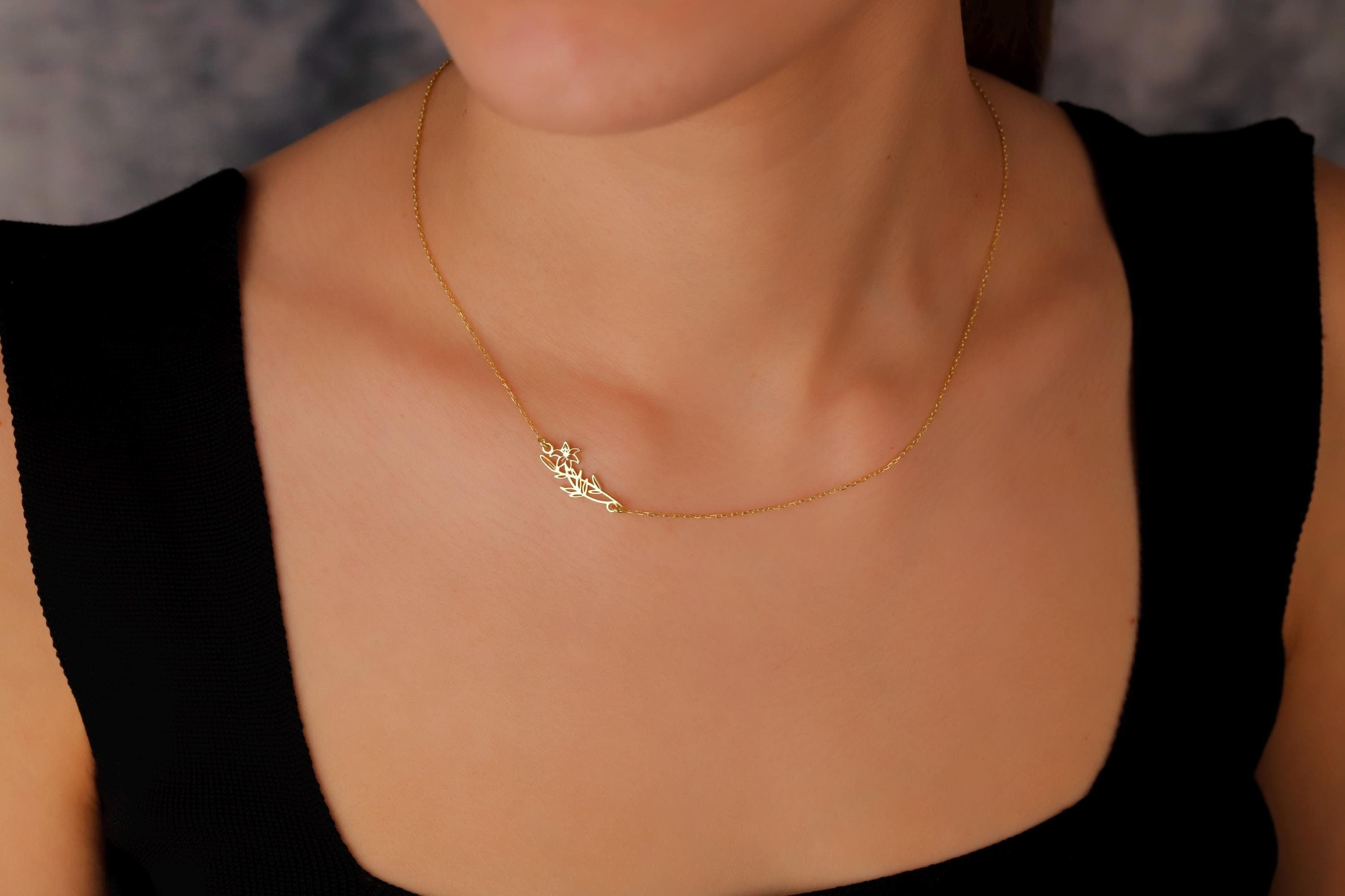 Birth Flower Necklace, Delicate Gold Floral Pendant, Personalized Minimalist Jewelry Gift for Women