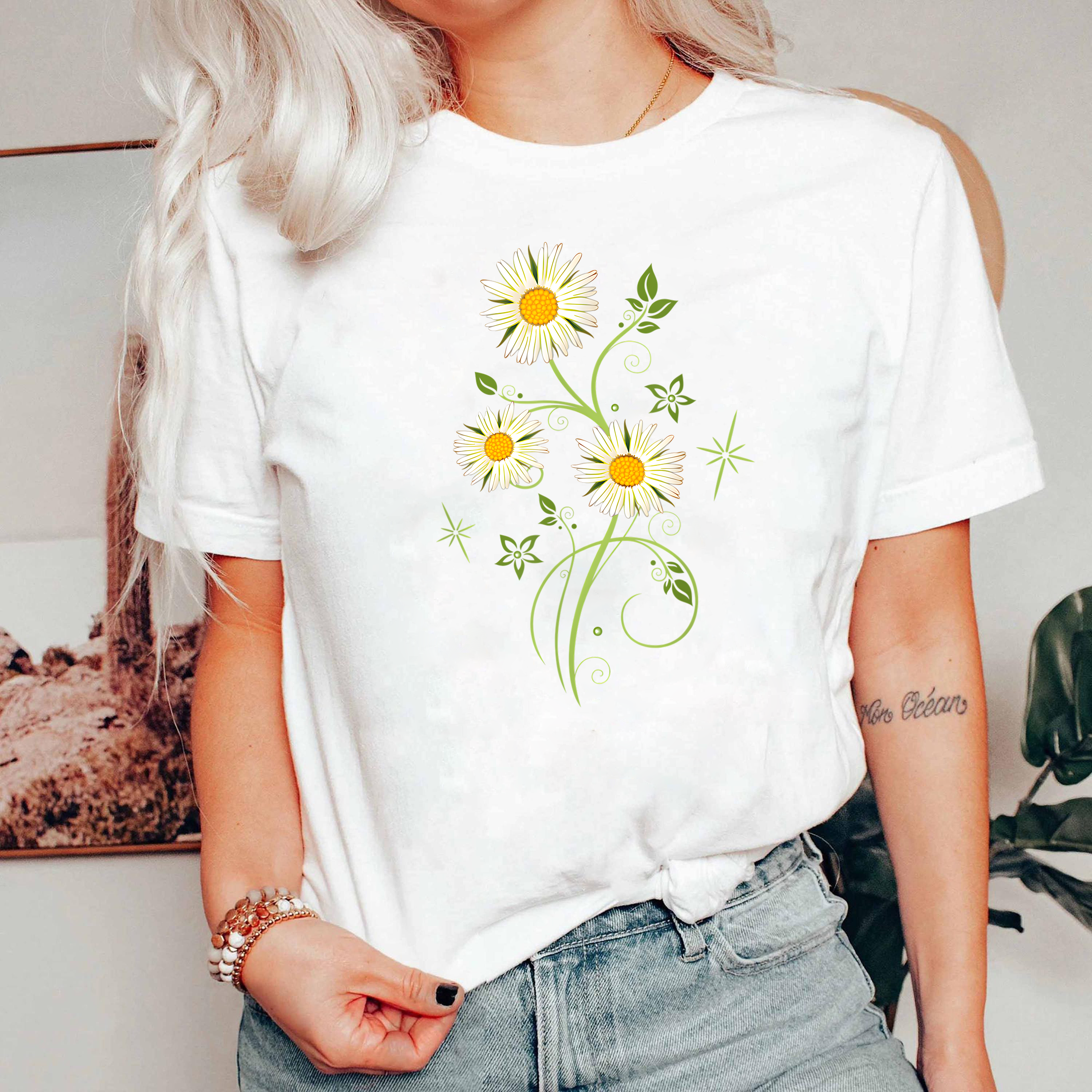 Daisy Flower Shirt, Cute Aesthetic Floral Tee, Botanical Graphic T-Shirt, Garden Daisy Lover Gift, Simple Flower Shirt