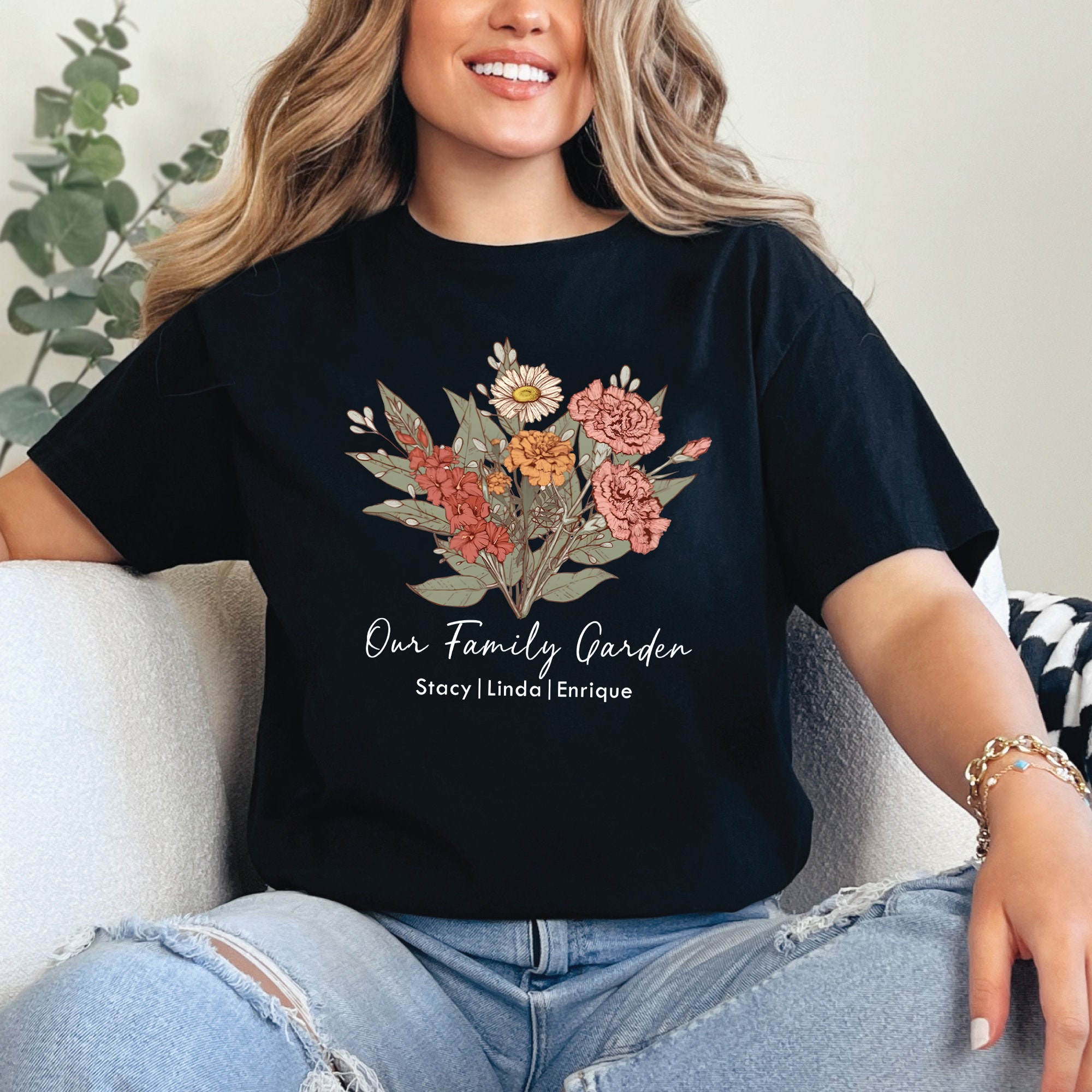 Personalized Family Garden Shirt, Custom Flower Name Tee, Floral Gift for Mom, Vintage Botanical T-Shirt, Family Name Shirt