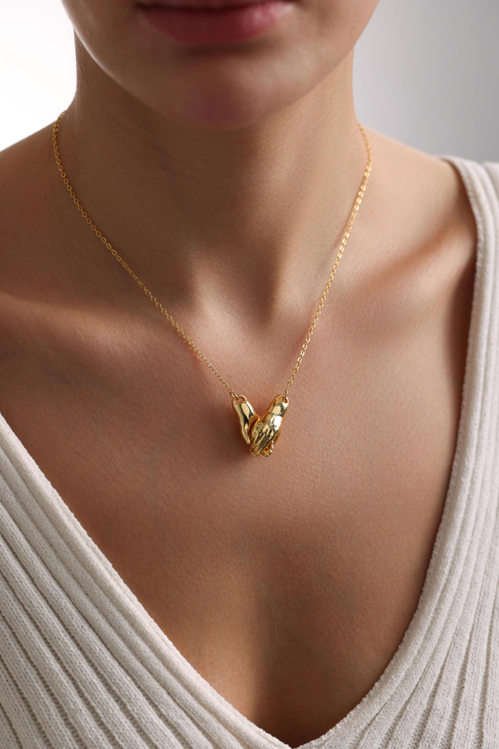 Gold Plated Magnetic Holding Hands Necklace, Hand Necklace, Frendship Necklace, Gold Hand Necklace, Magnetic Pendant Necklace, Gift for Her