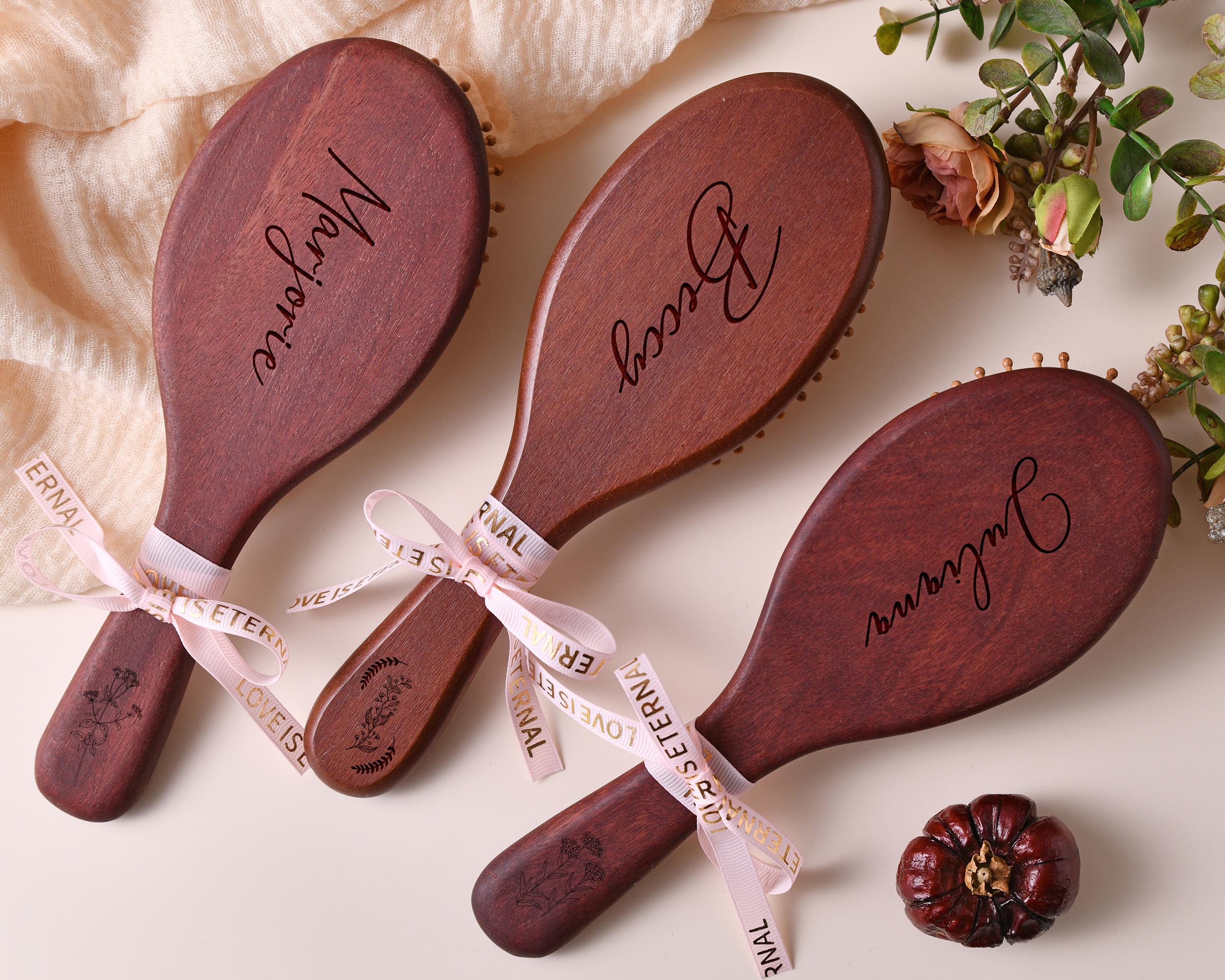 Personalized bamboo comb,custom bridesmaid hair comb,bridesmaid gift,ideal gift for bridal party,gift for mom,wooden comb with name engraved