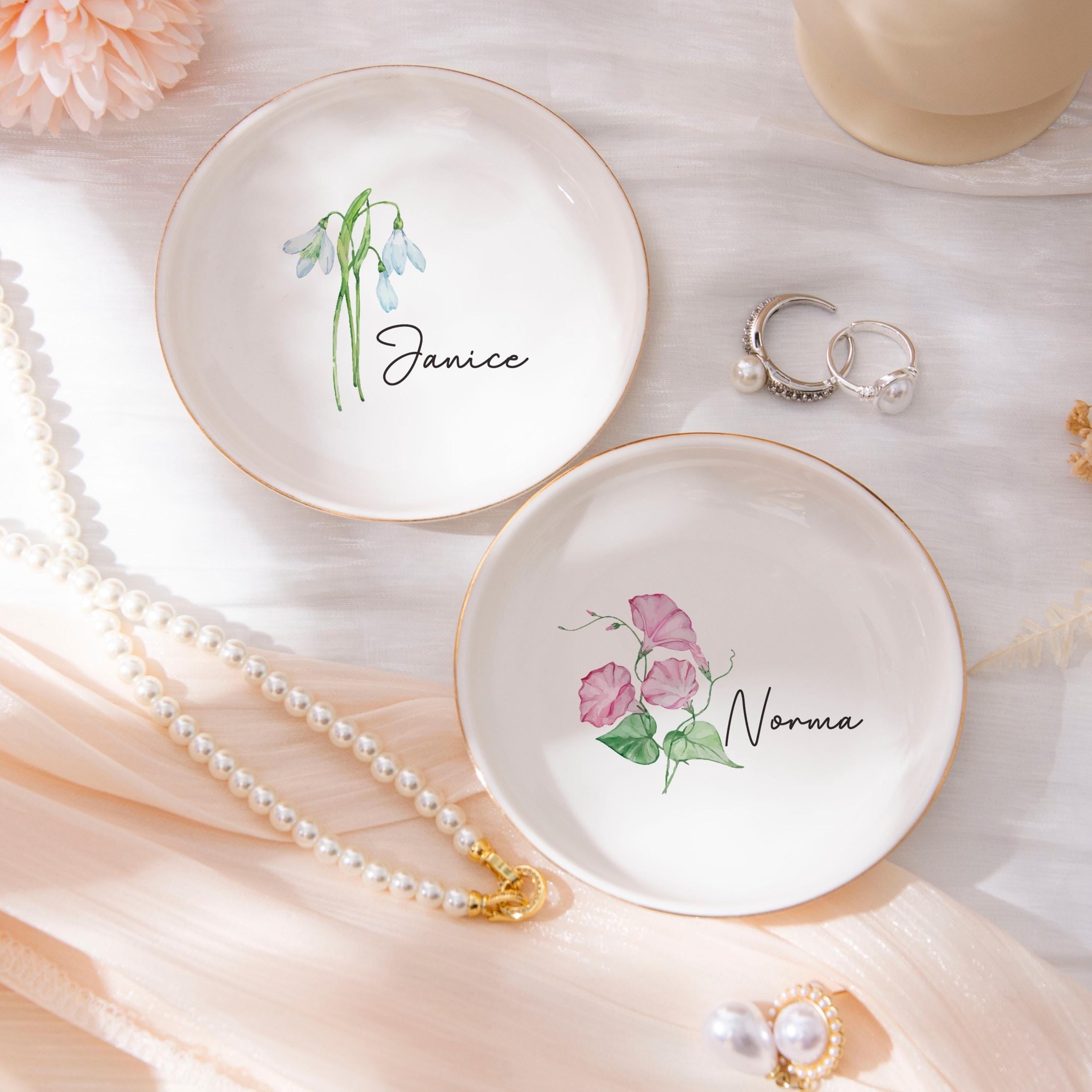 Personalized Birth Flower Trinket Dish, Watercolor Flower Ring Dish, Birthday Jewelry Dish Gift for Friend, Wedding Bridesmaid Gift, Engaged