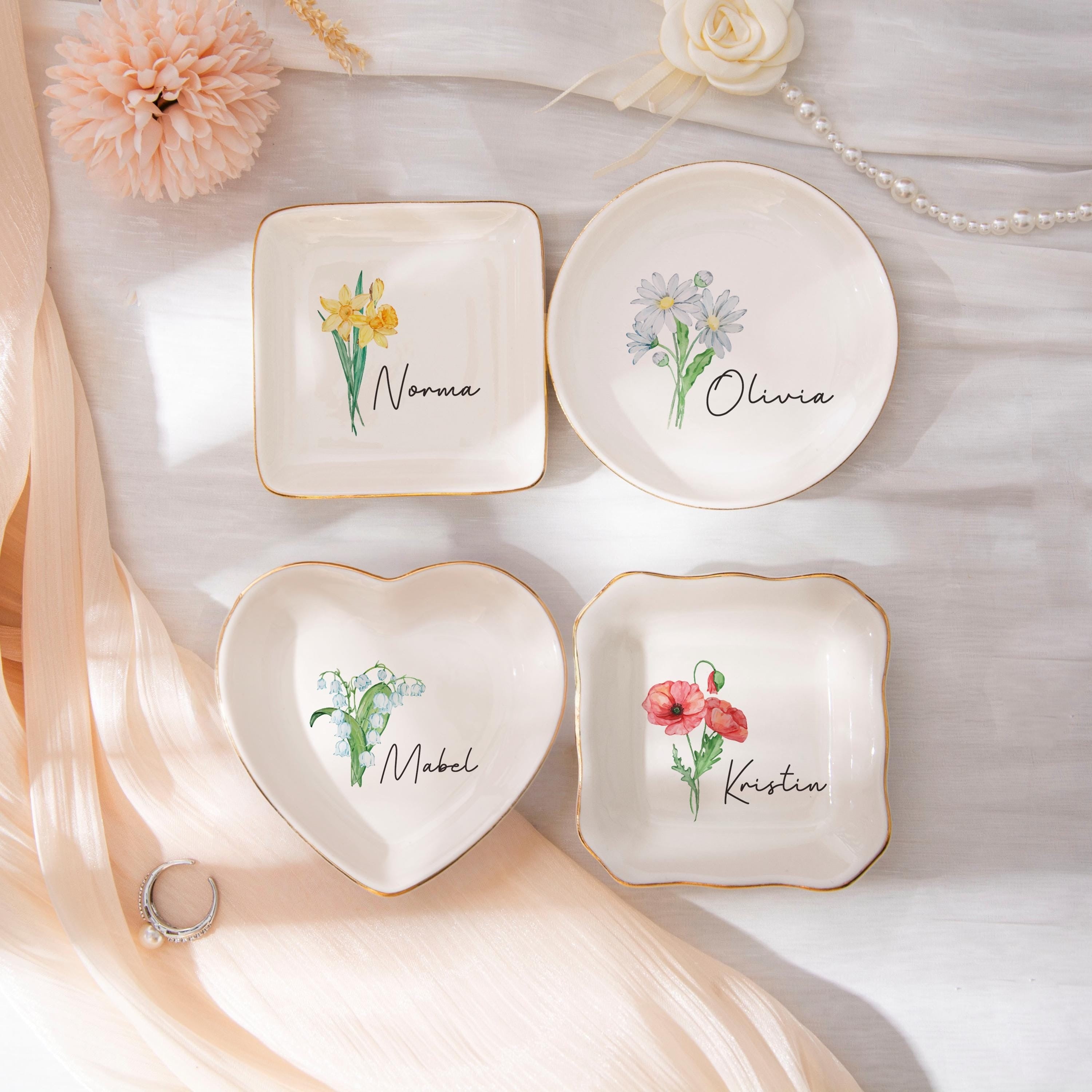 Personalized Birth Flower Trinket Dish, Watercolor Flower Ring Dish, Birthday Jewelry Dish Gift for Friend, Wedding Bridesmaid Gift, Engaged